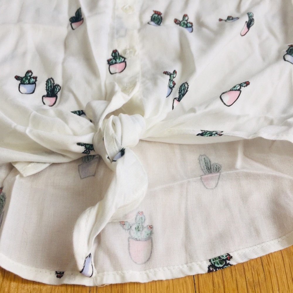 🌵 ⭐️HOST PICK🎉Cactus Top 🌵 - Picture 2 of 5